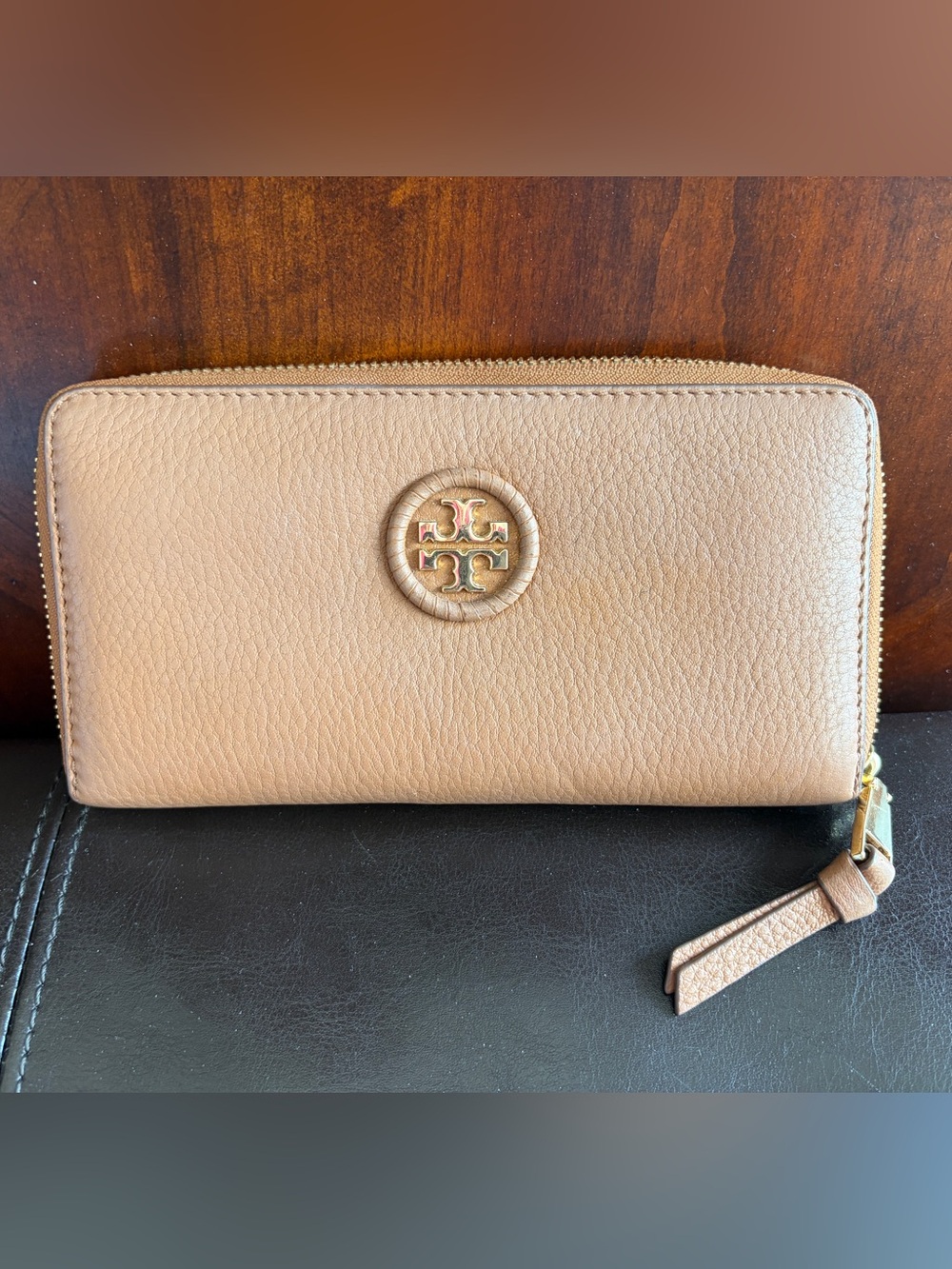 TORY BURCH Tan Leather Bombé T Zip-Around Continental Wallet
